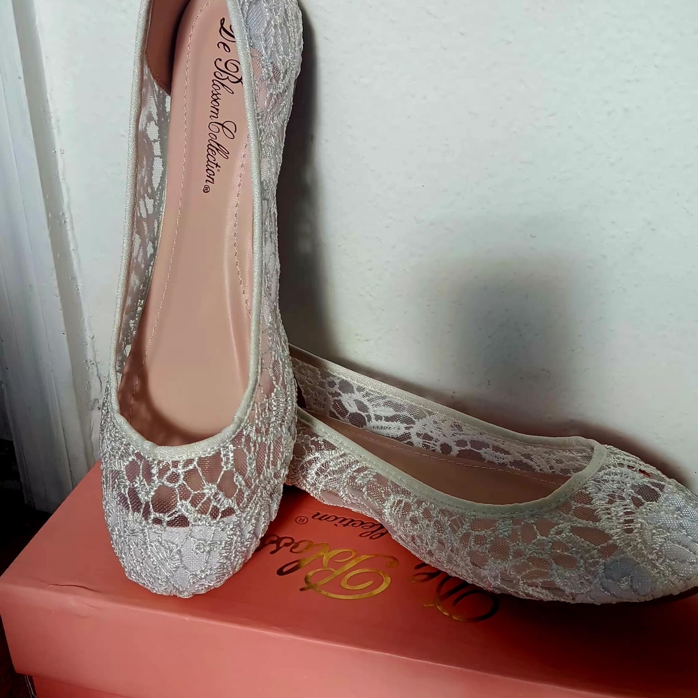 De Blossom Collection Lace Flats - White